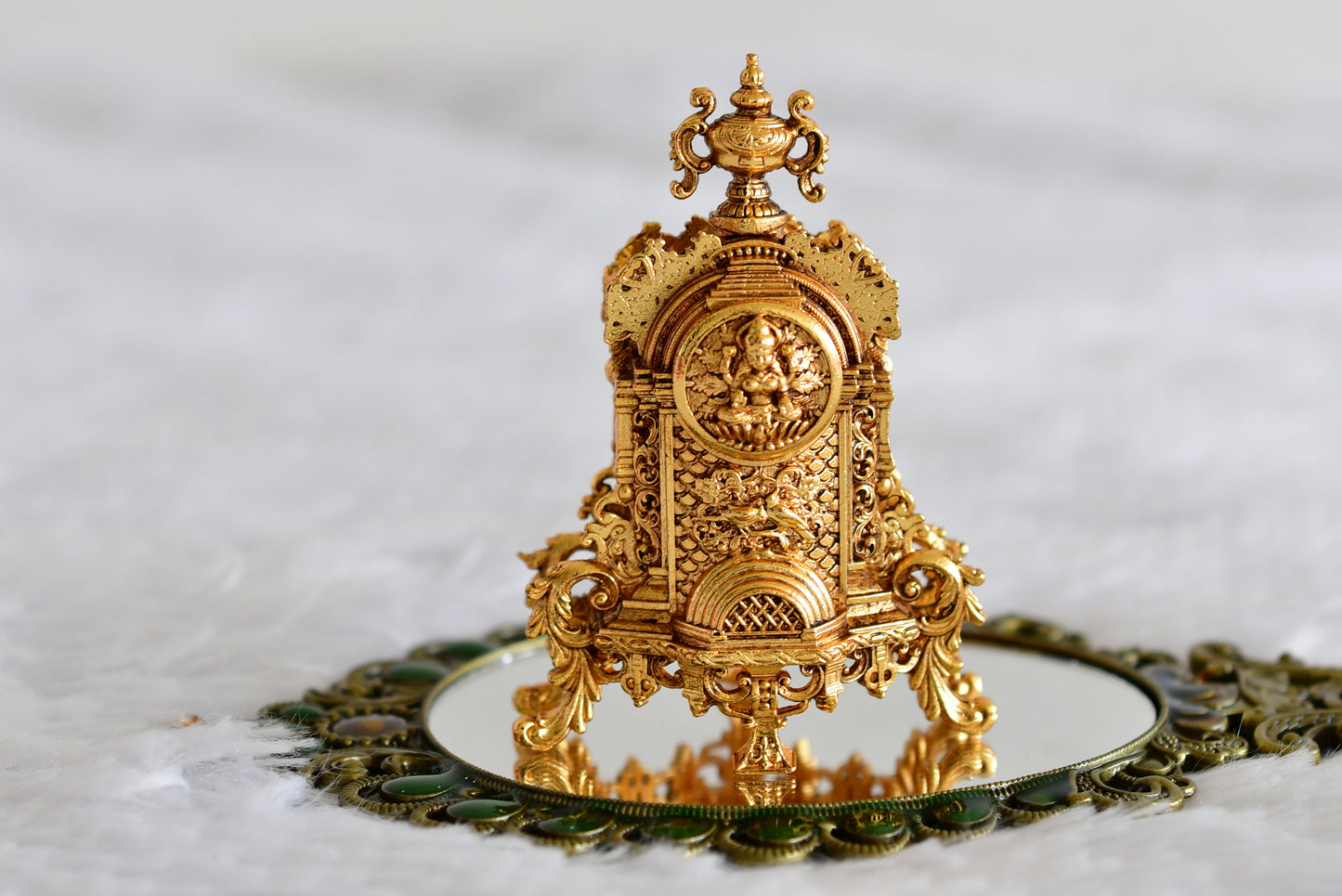 Antique gold tone pearl Ma Lakshmi kumkum box dj-52321