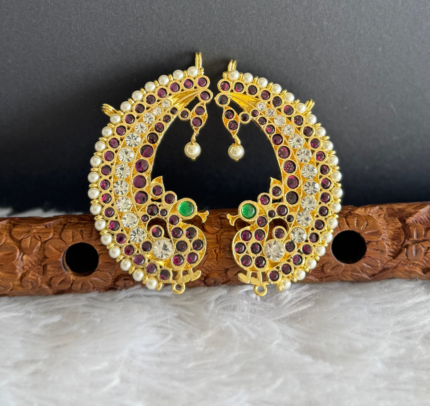 Gold tone precious kemp-green pearl khanpool peacock earrings dj-51449