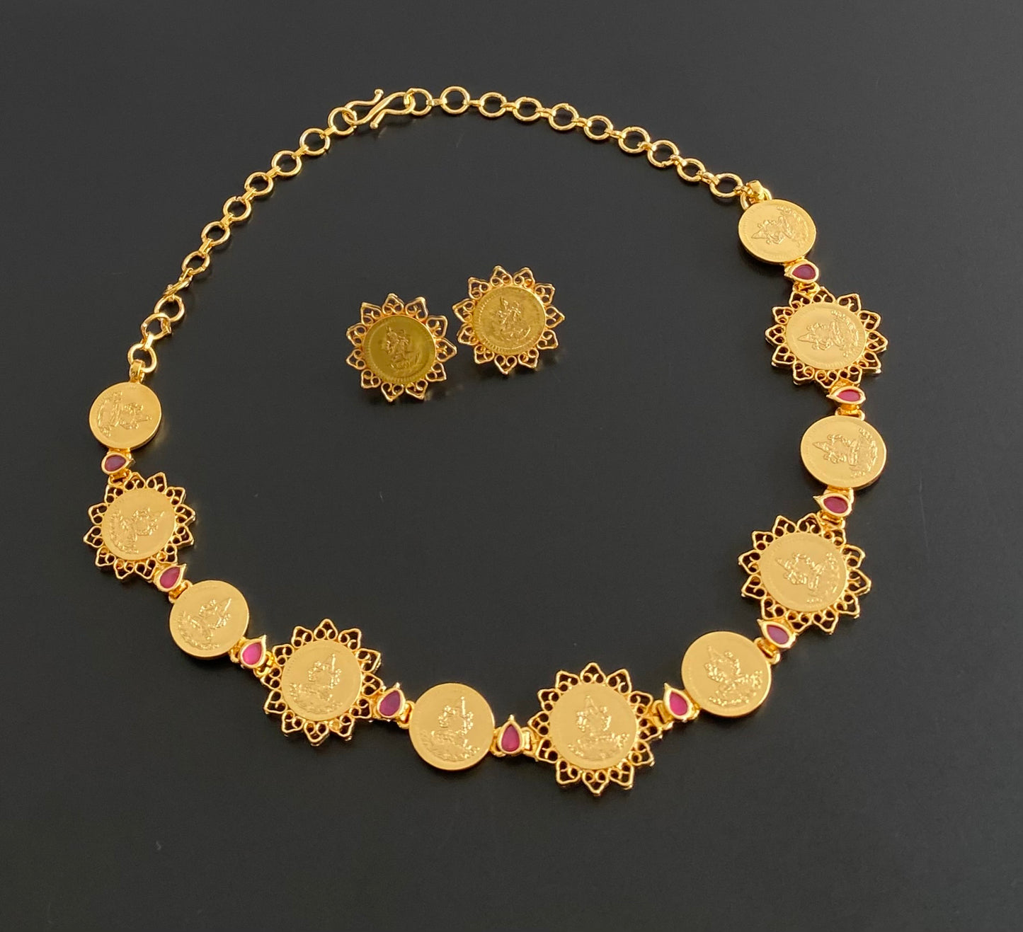 Gold tone pink stone lakshmi coin choker necklace set dj-54122
