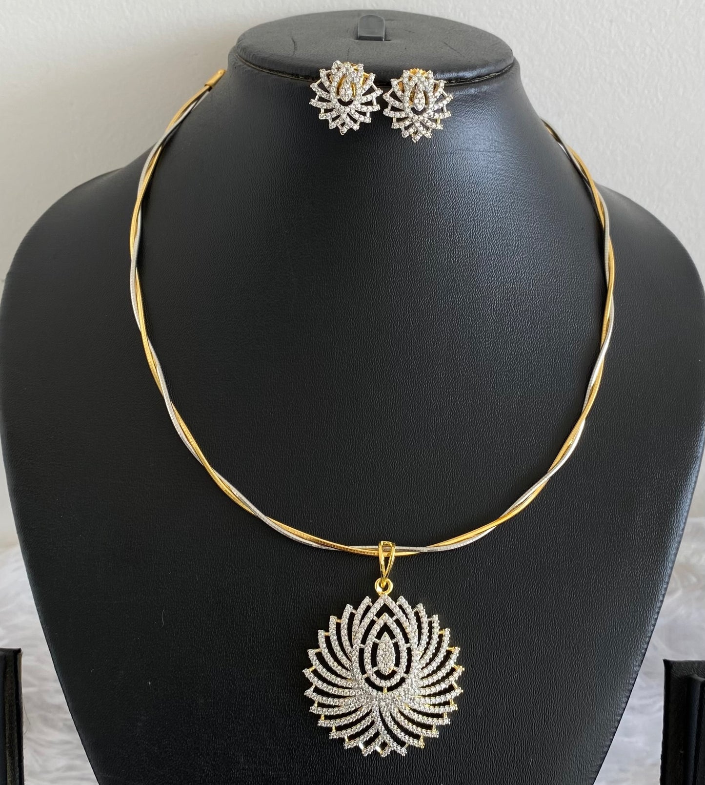 Two tone cz flower pendant set with kanti necklace dj-54033