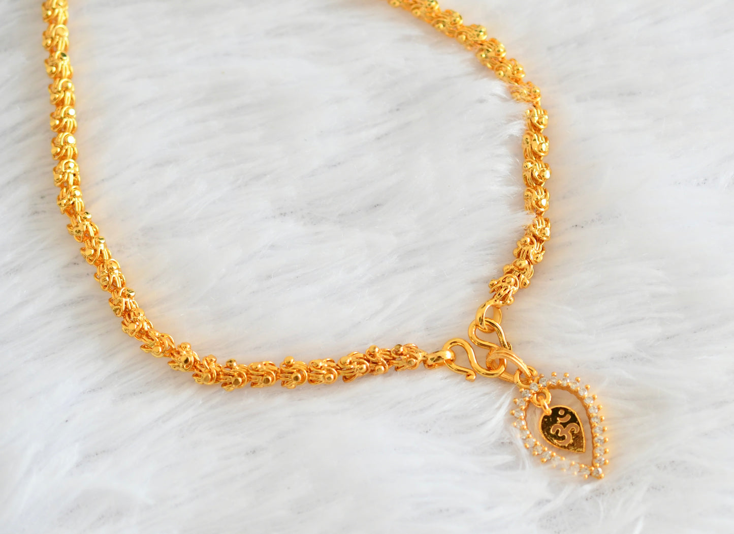 Gold tone chian with white stone om pendant dj-53099