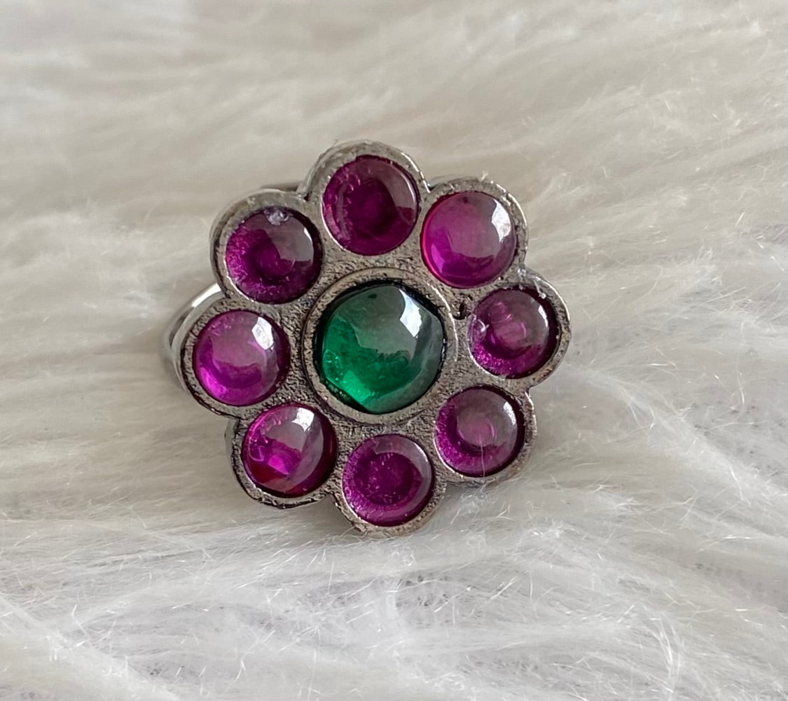 Black finish precious kemp-green finger ring dj-53686
