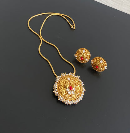 Antique gold tone 18 inches chain with peacock coral round pendant set dj-55113