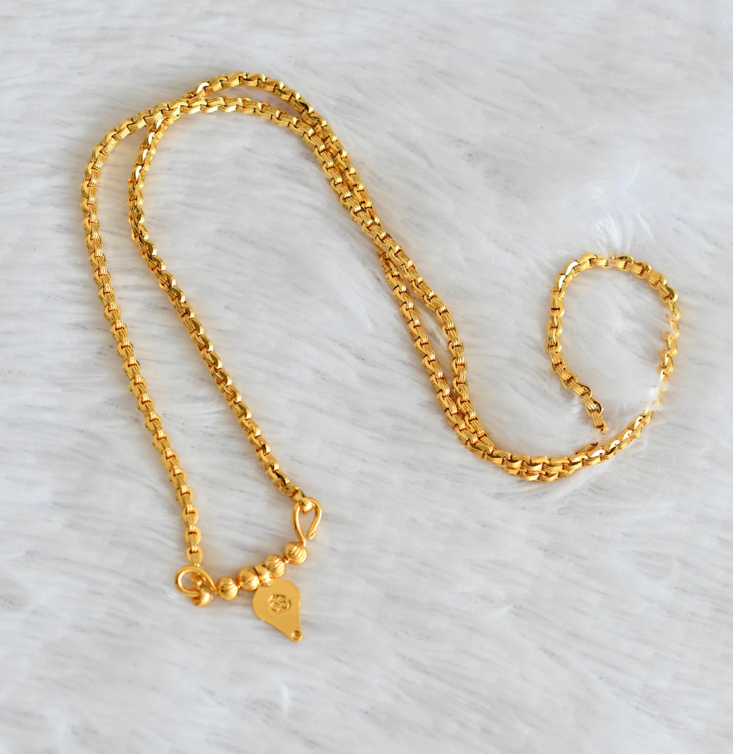 Gold tone chian with om pendant dj-53098