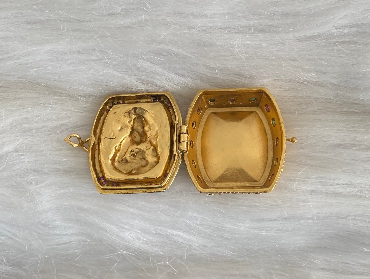 Antique gold tone kemp-green ma lakshmi kumkum box dj-54456