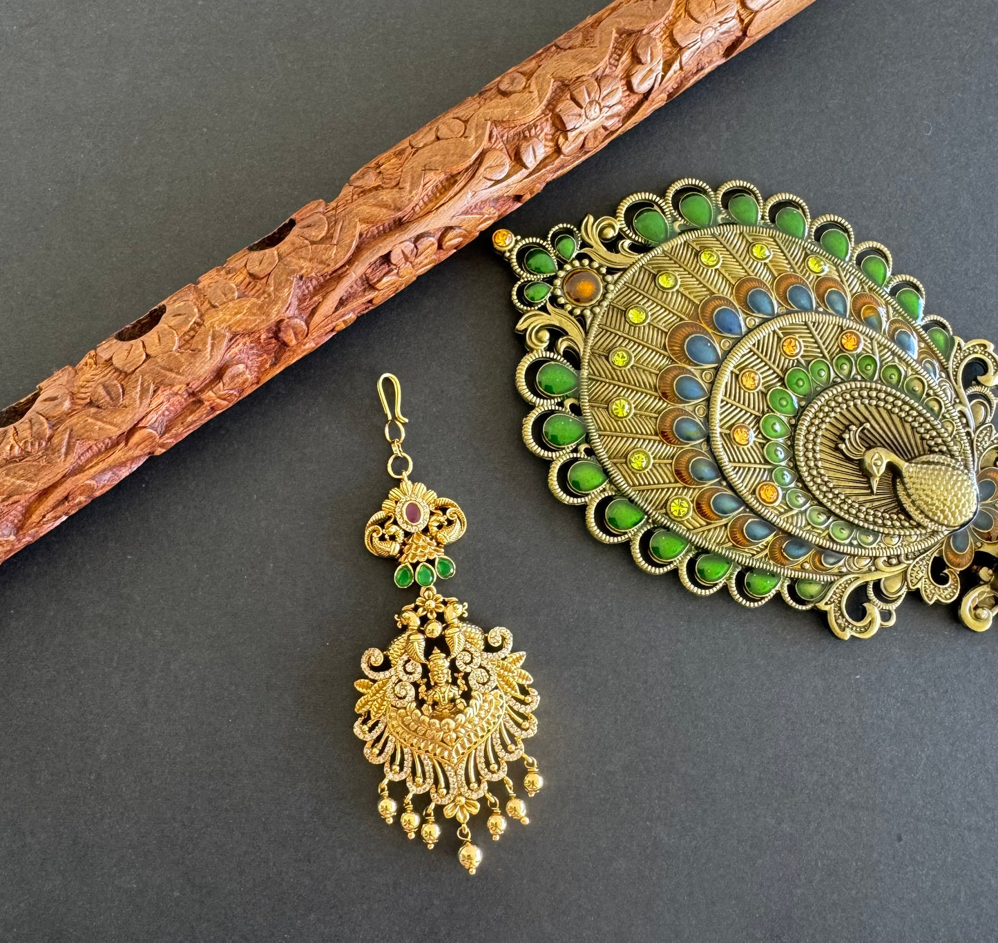 Antique gold tone lakshmi peacock tikka dj-52056