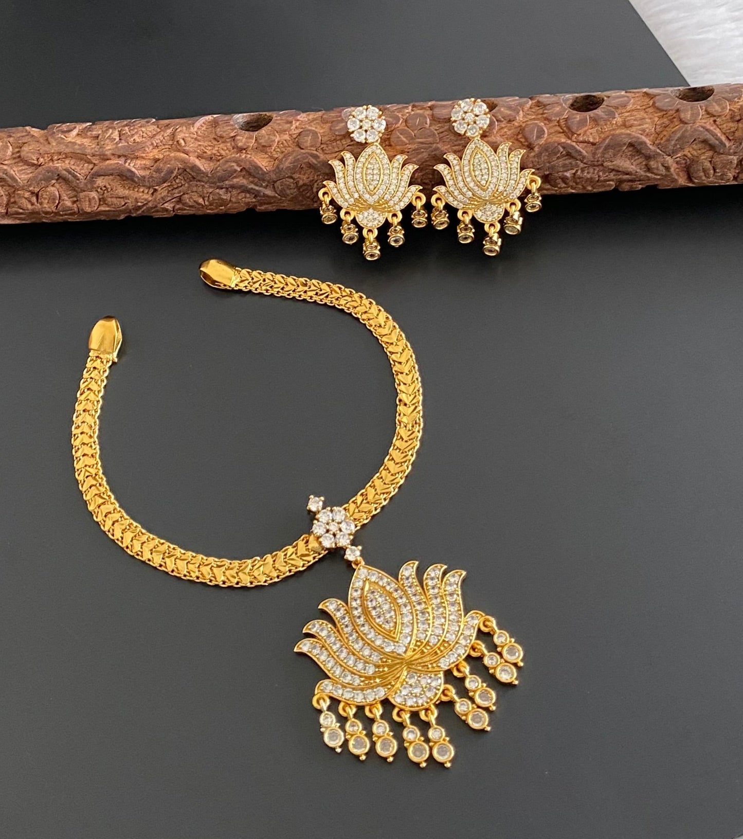 Matte gold tone white stone lotus necklace set dj-53600
