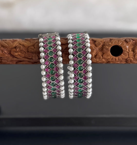 Black finish precious kemp-green pearl screw bangles(2.6) dj-51443