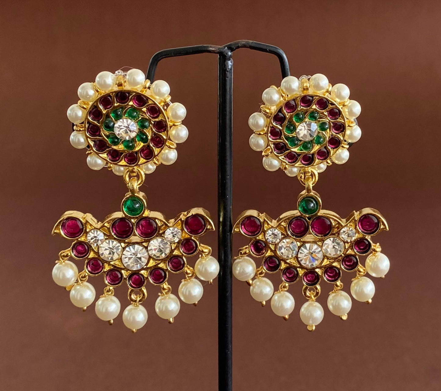 Gold tone precious kemp-green-white stone pearl earrings dj-53220