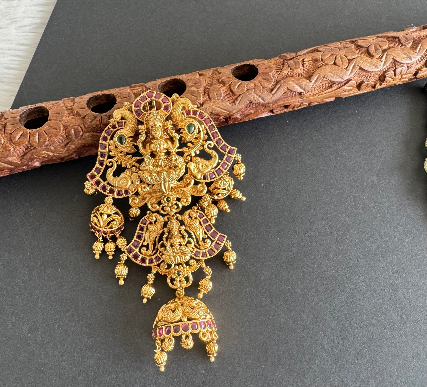 Matte finish kemp-green pearl Lakshmi hair jewel dj-52028