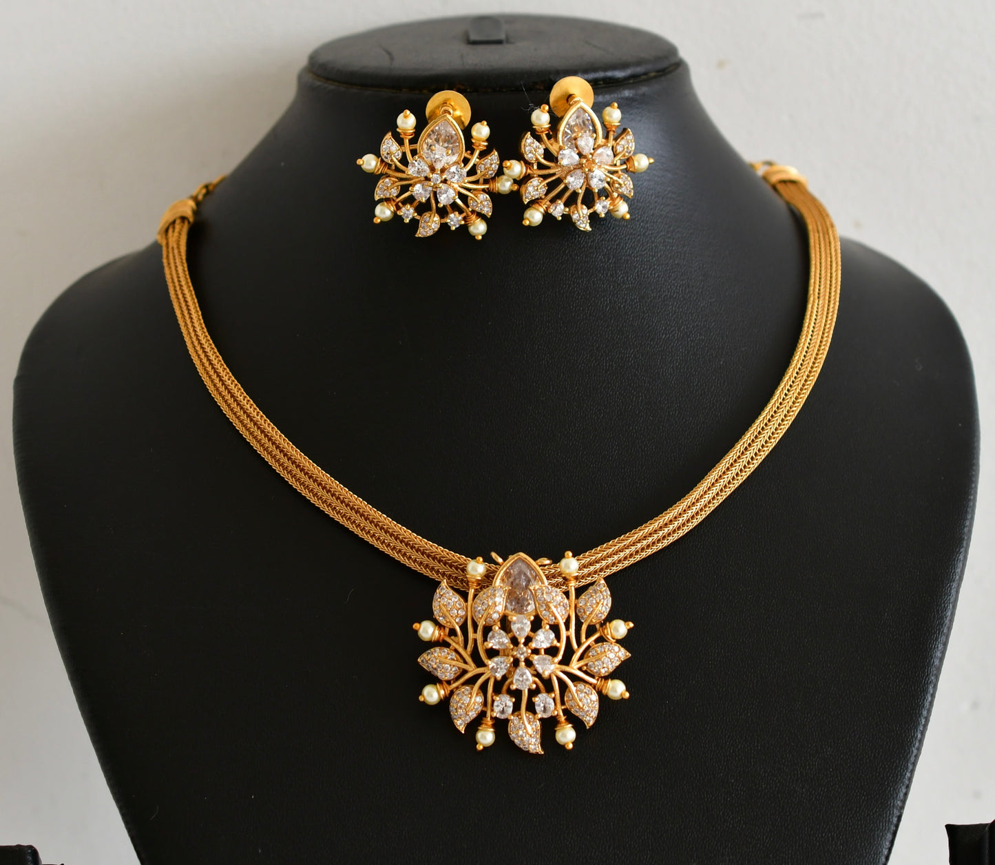 Matte finish cz white stone pearl choker/necklace set dj-54021