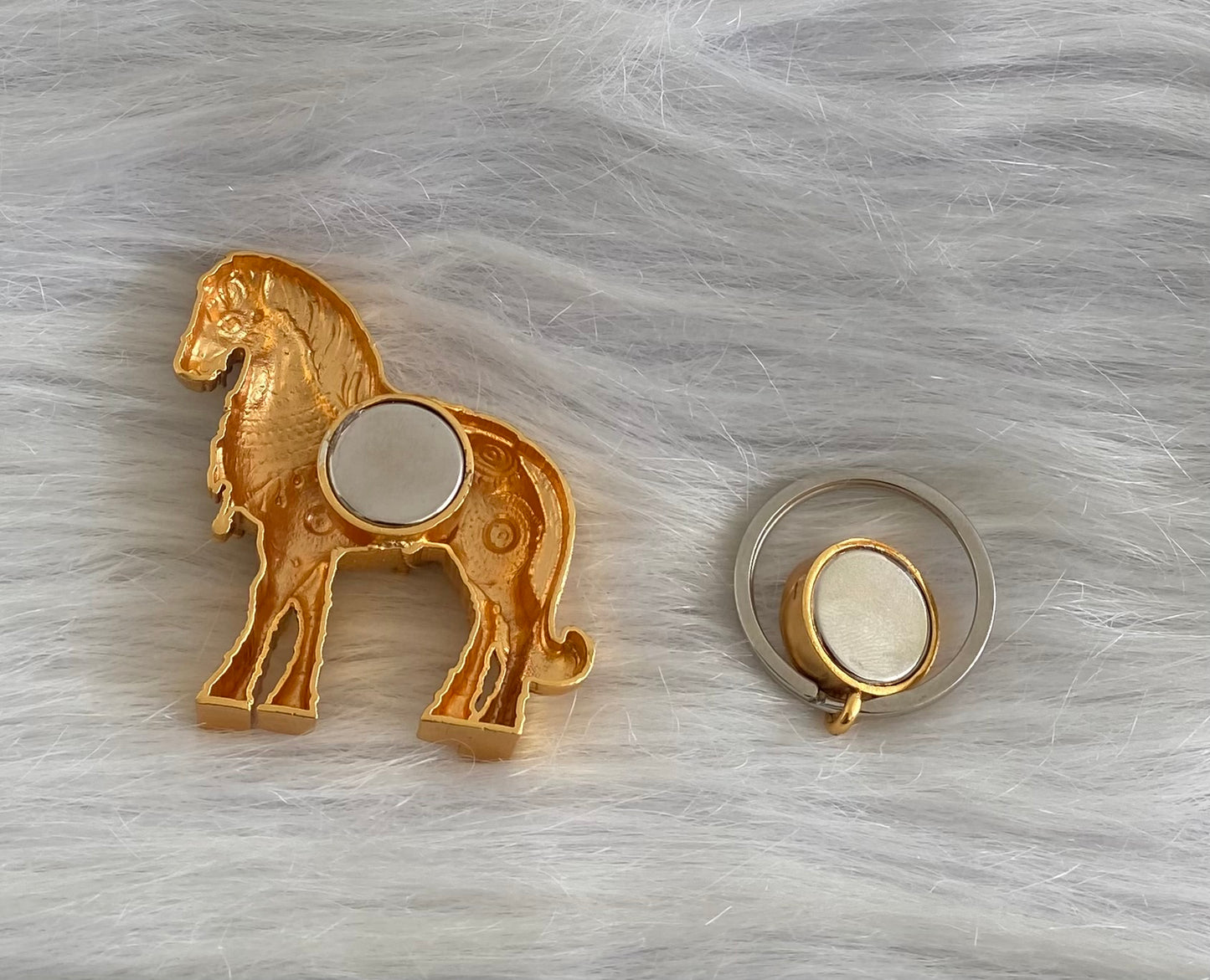 Matte finish horse magnetic brooch for men dj-54219