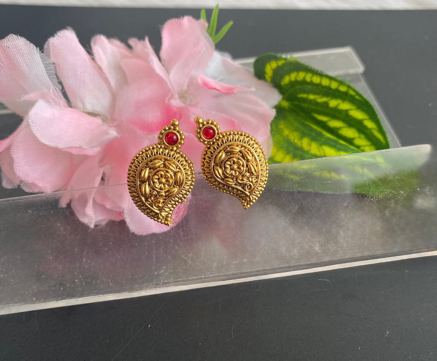 Matte finish kemp mango nakshi earrings dj-51125