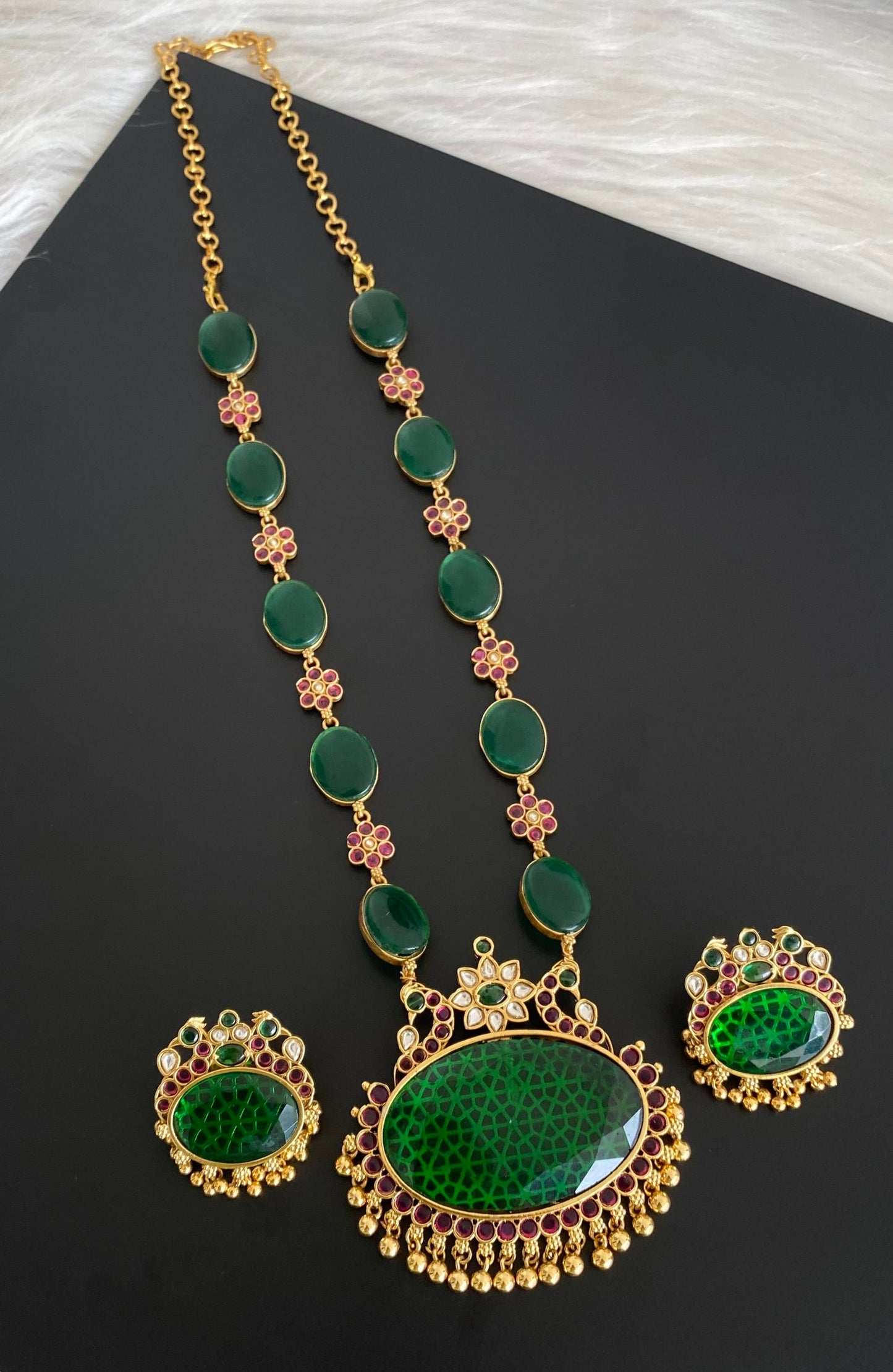 Matte finish kemp-big green oval stone peacock pendant short haar set dj-54253