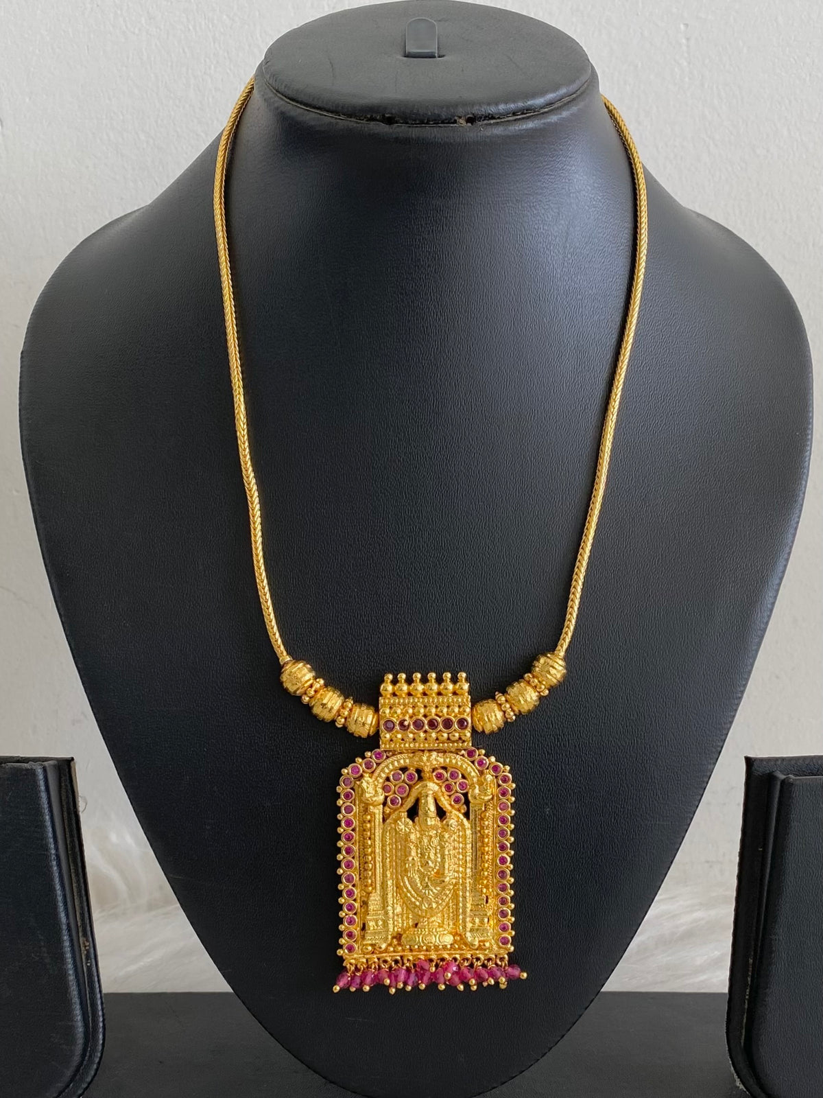 Gold tone pink stone with beaded thirumal necklace dj-54786