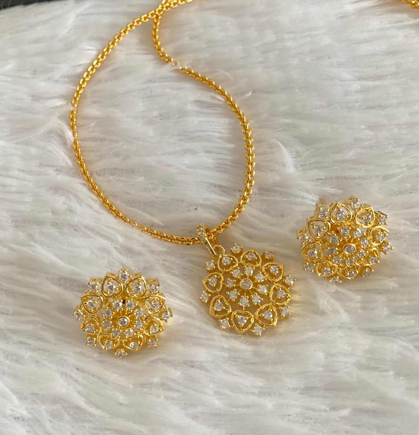 Gold tone 18 inches chain with white stone flower pendant set dj-54029