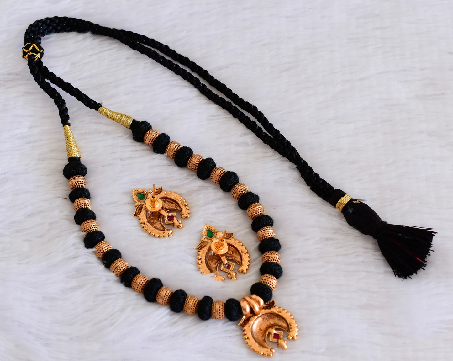 Matte finish beaded kemp-green kante black thread necklace set dj-52975