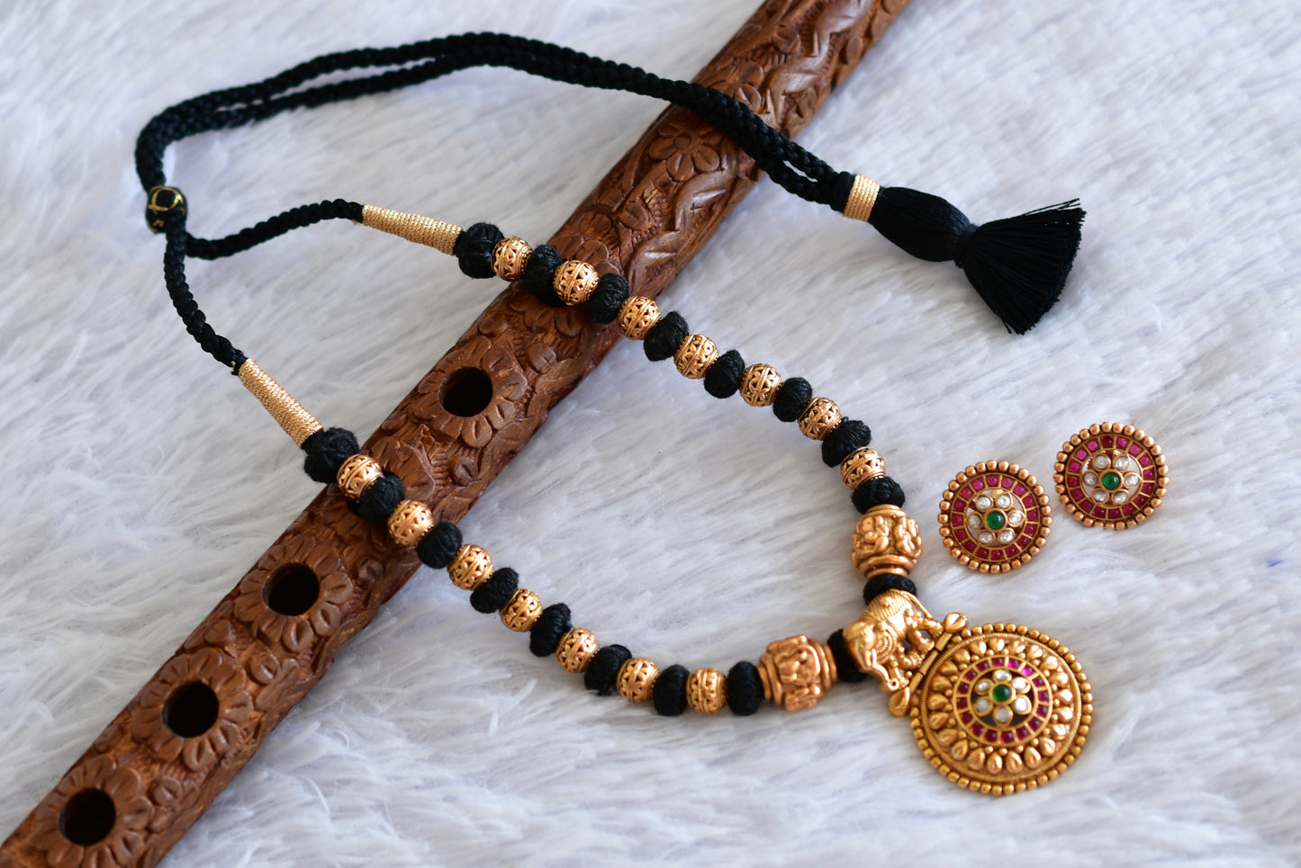 Matte finish kemp-green black thread elephant necklace set dj-52408