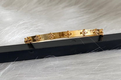 Gold tone white stone single bangle (2.6) dj-54201