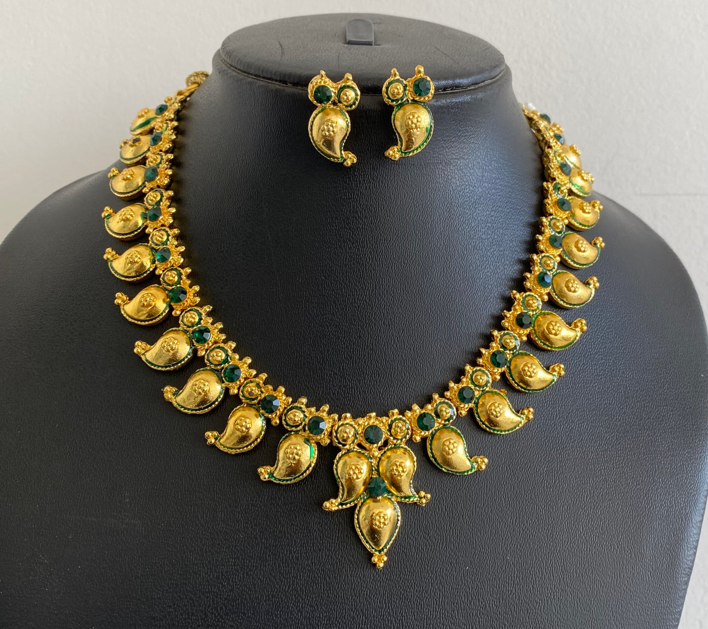 Antique gold tone green stone mango necklace set dj-52968
