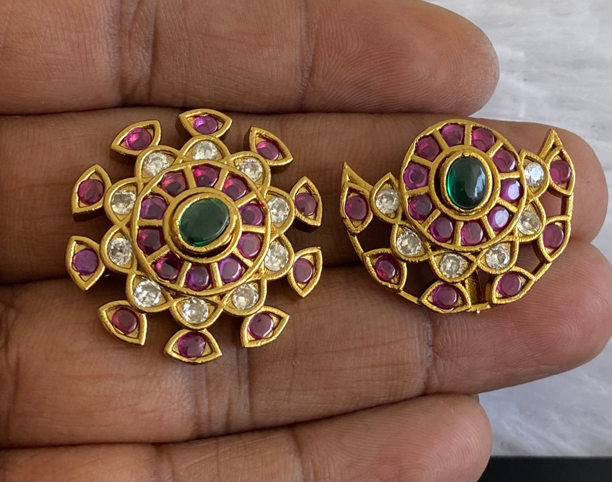 Antique gold tone small kemp-green-white flower sun moon hair jewel dj-53656