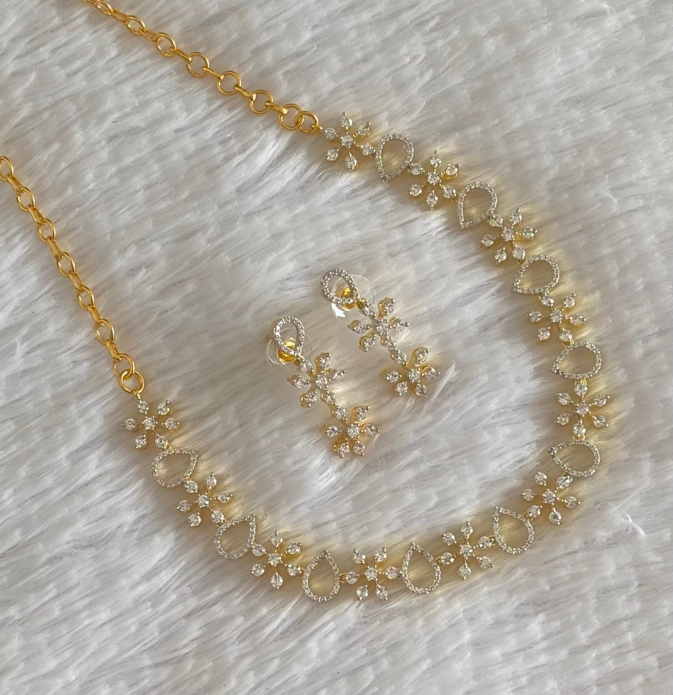 Gold tone cz white stone flower necklace set dj-54340