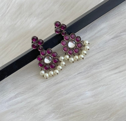 Black finish precious kemp-white pearl flower earrings dj-53944