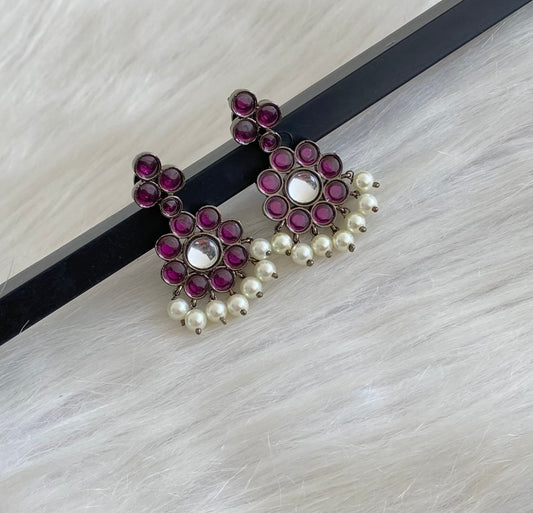 Black finish precious kemp-white pearl flower earrings dj-53944