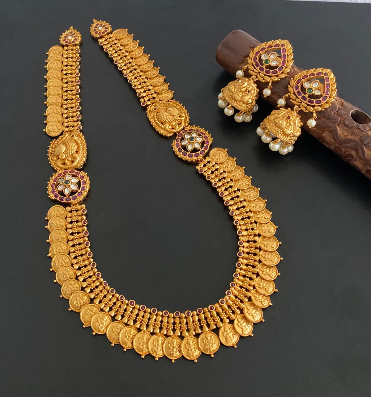 Matte finish kemp-green-white lakshmi coin swan short haar set dj-55000