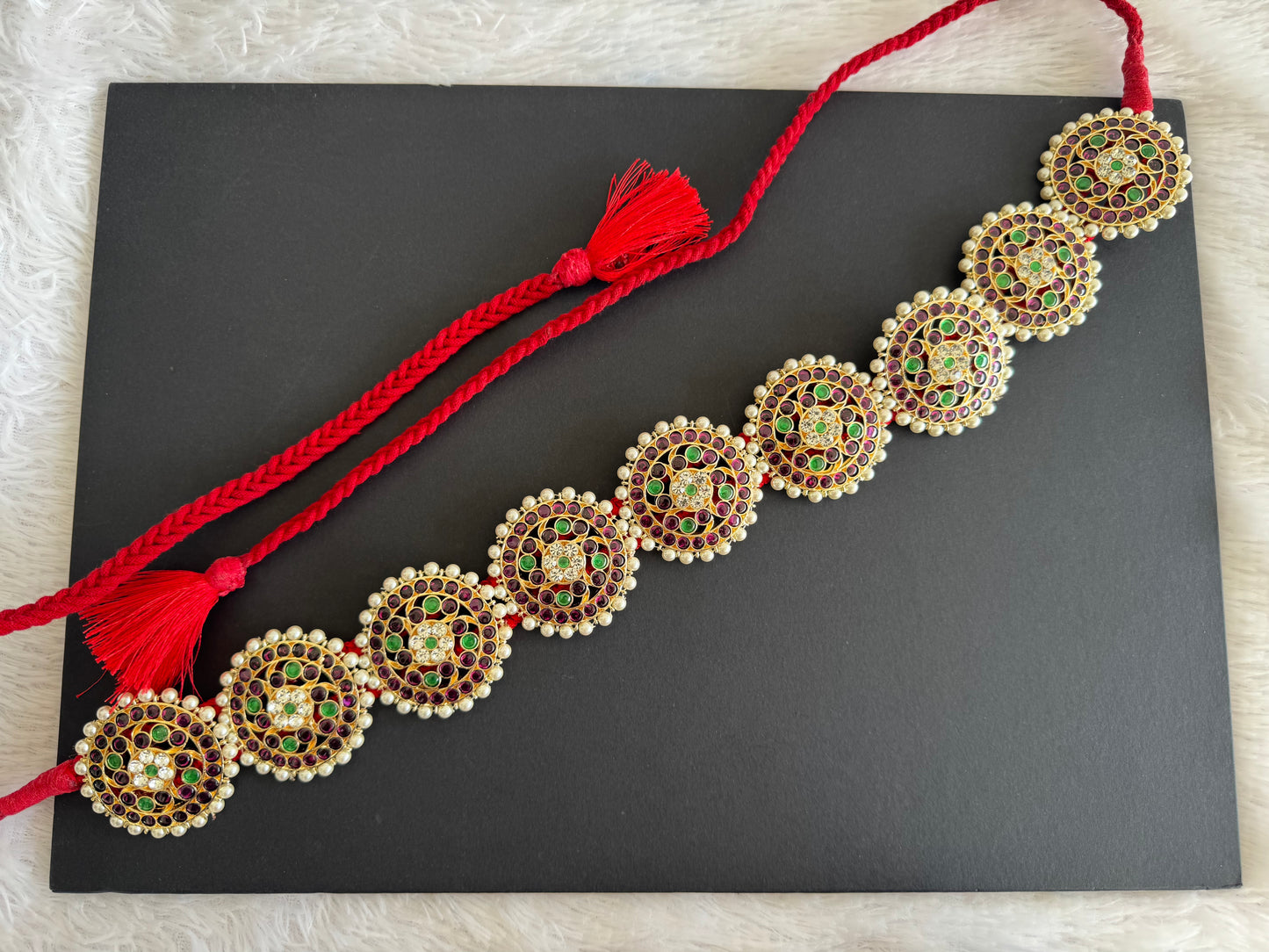 Gold tone precious kemp-green-white pearl round waist band dj-52271