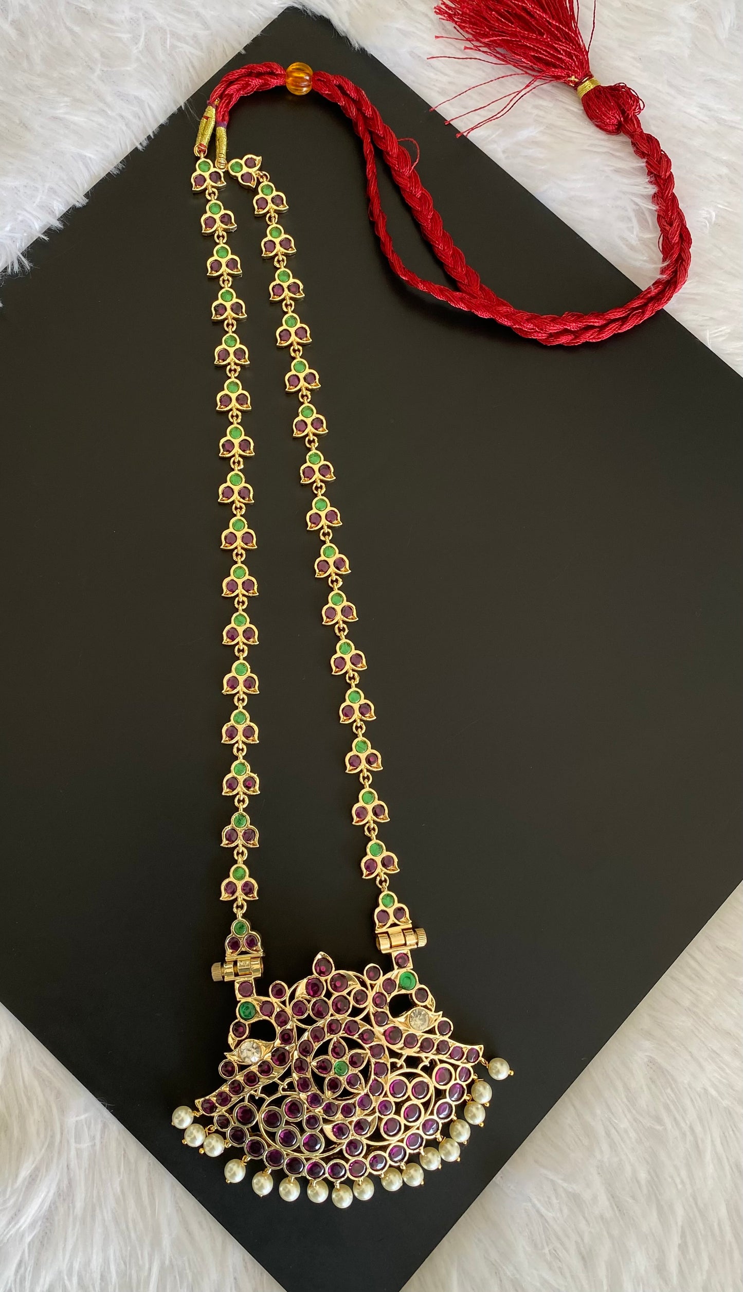 Gold tone precious kemp-green peacock pearl haar dj-53359