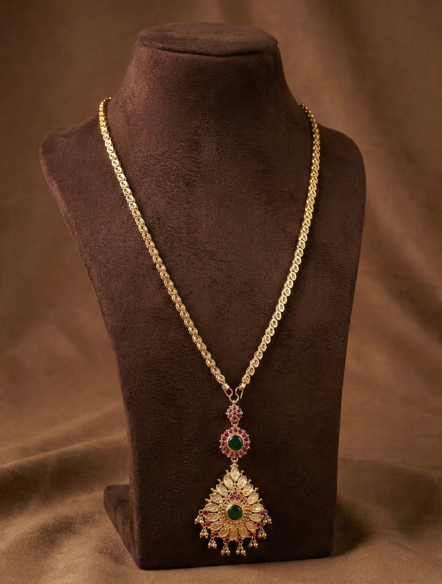 Gold tone 24 inches chain with green kerala style pendant dj-52681