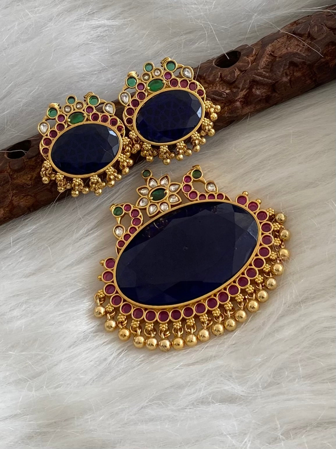 Matte finish peacock big blue oval stone pendant set dj-54496