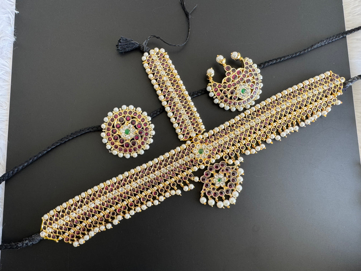 Gold tone precious kemp-green-white pearl head set with sun moon dj-52526