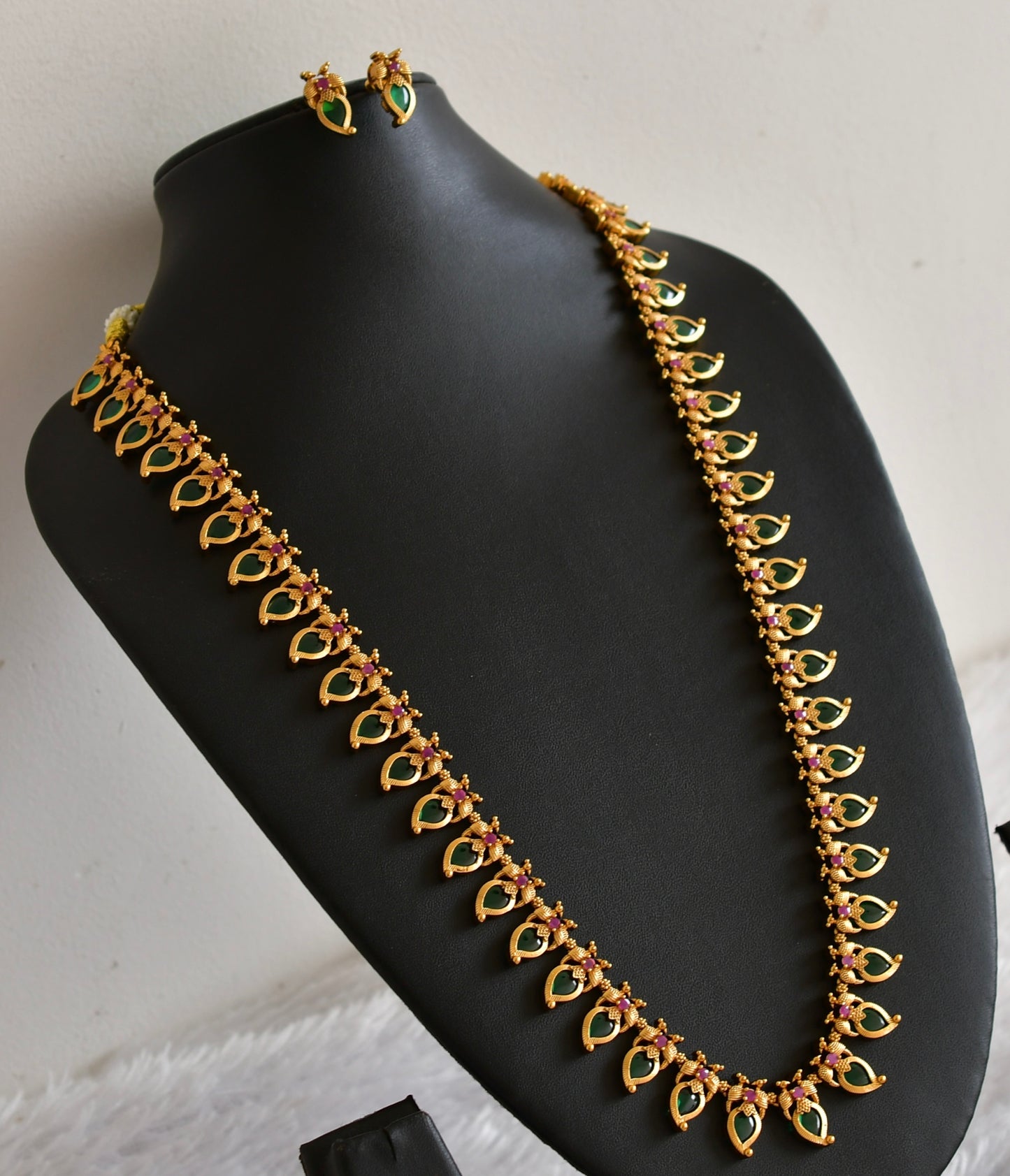 Matte finish pink-green peacock mango haar set dj-52437