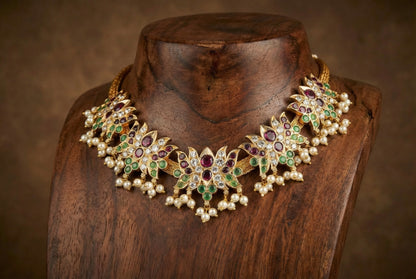 Gold tone precious kemp-green-white lotus necklace dj-52769