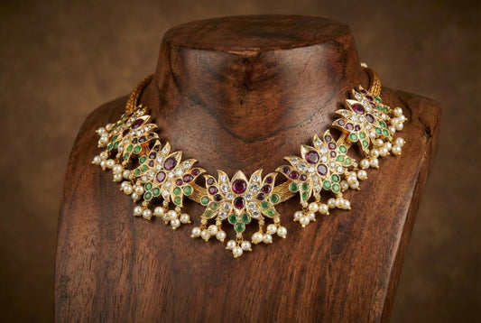 Gold tone precious kemp-green-white lotus necklace dj-52769