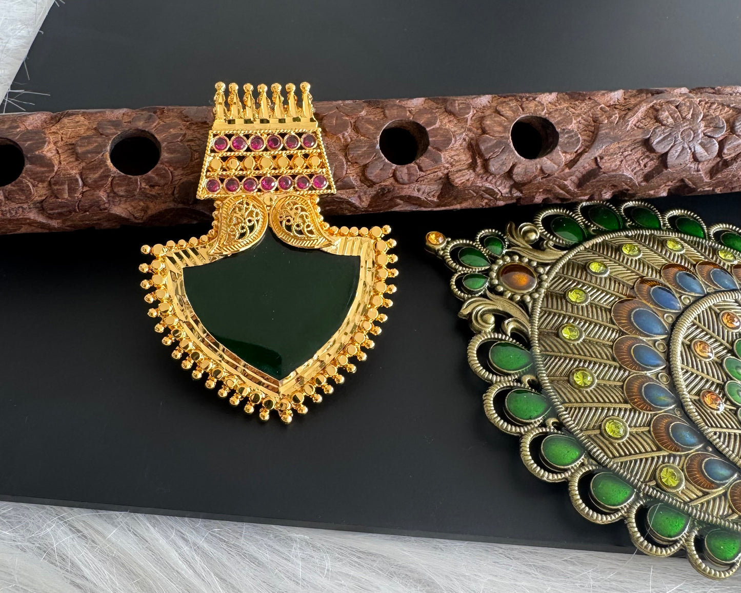 Gold tone kerala style pink-green palakka pendant dj-51316