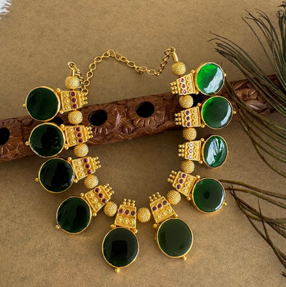 Gold tone green-pink kerala style round necklace dj-51715