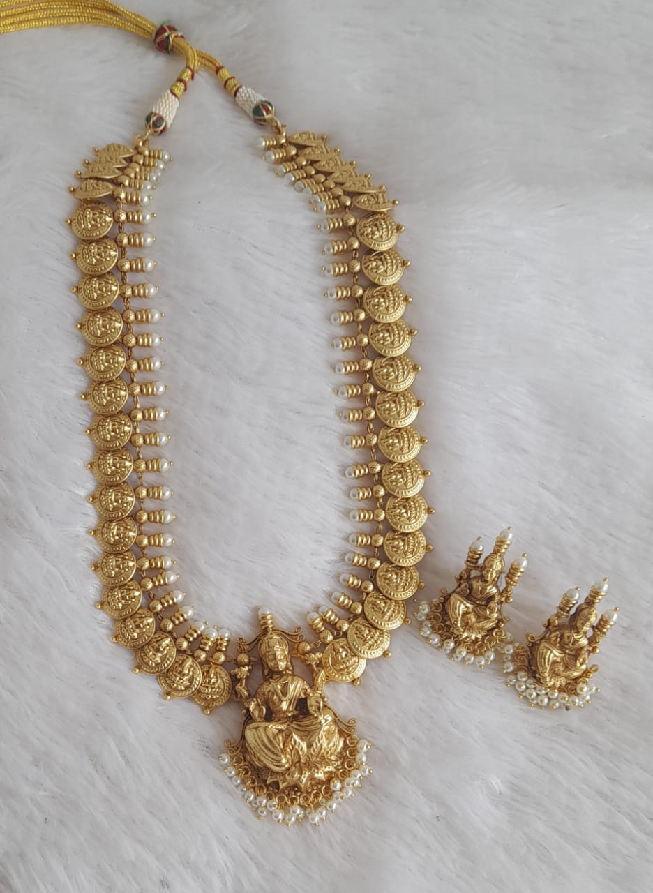 Matte finish Lakshmi coin pearl short haar set dj-34593