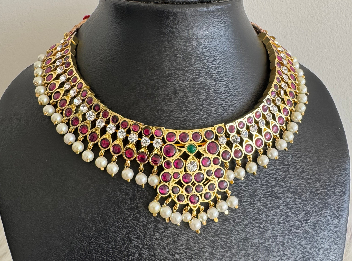 Gold tone precious kemp-green-white pearl bead choker necklace dj-51185