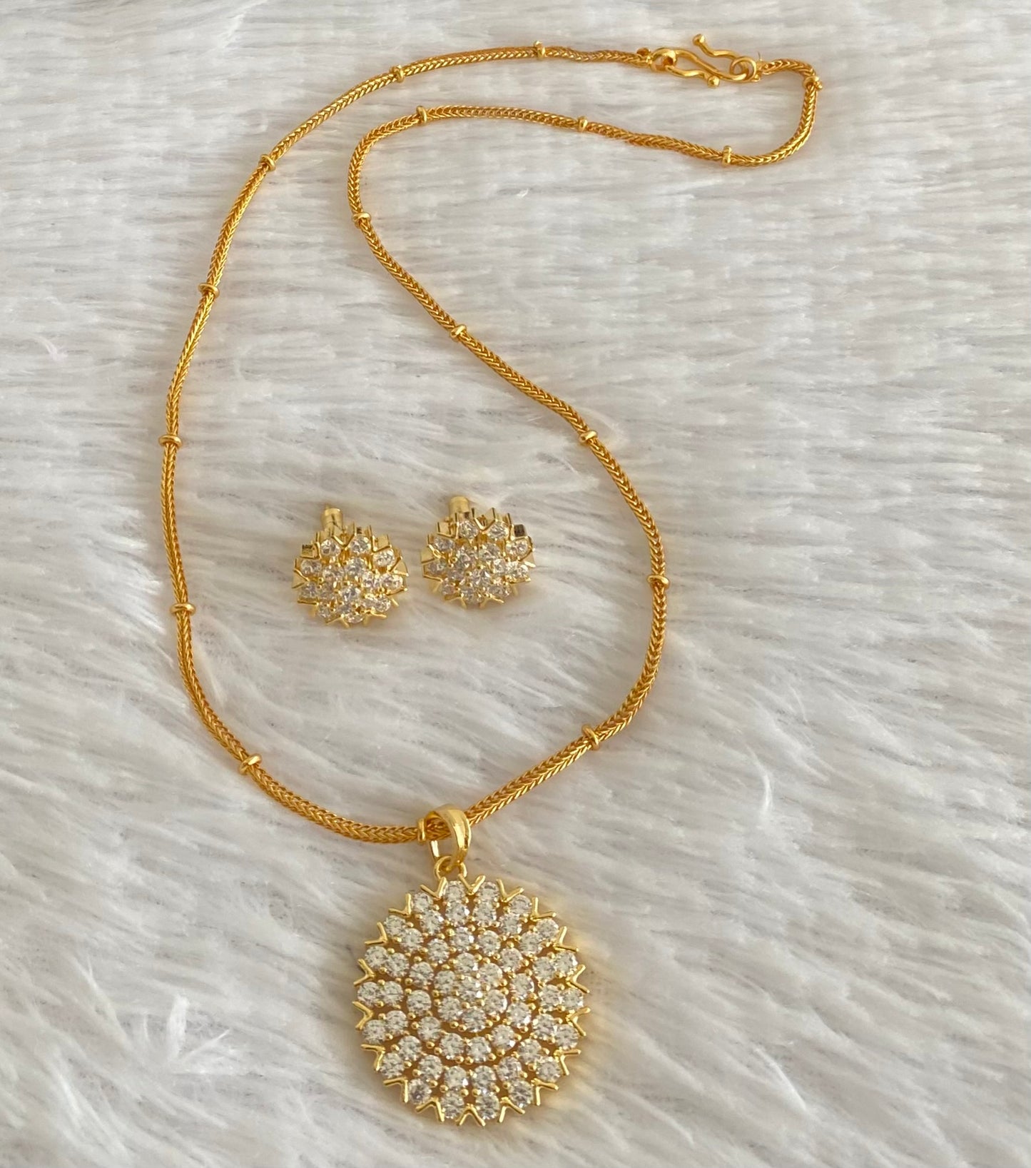 Gold tone 18 inches chain with white stone round pendant set dj-54030