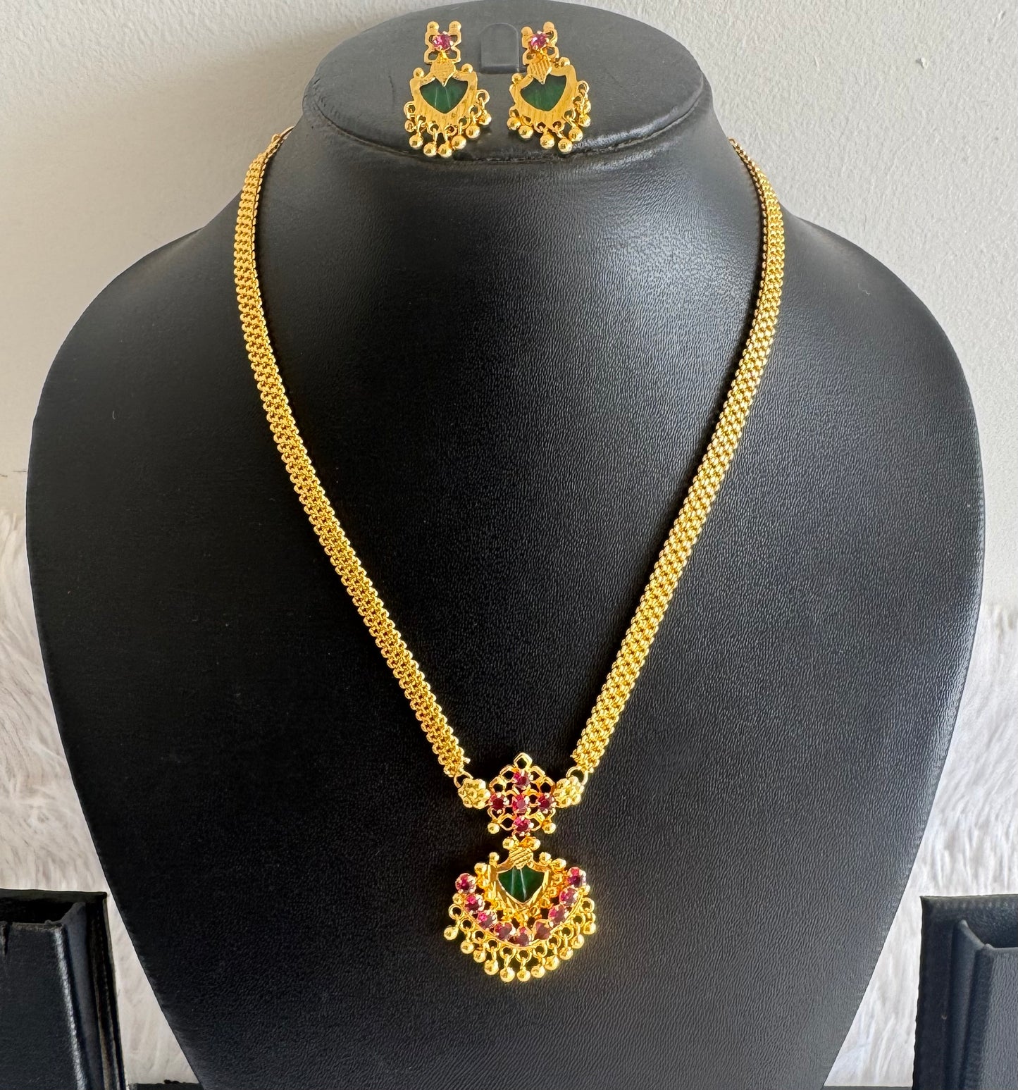Gold tone pink-green palakka Kerala style necklace set dj-38098