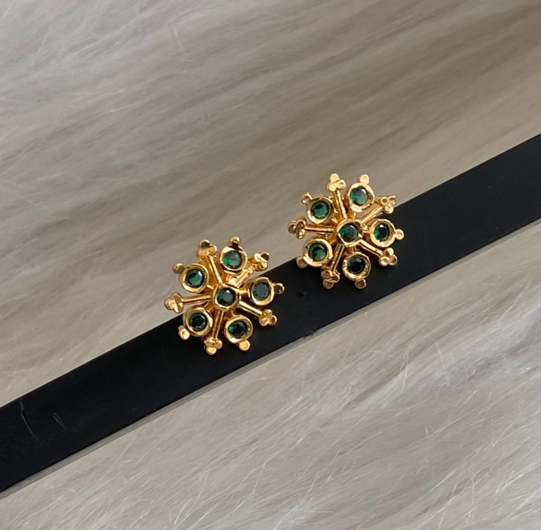 Gold tone green stone flower stud/earrings dj-54899