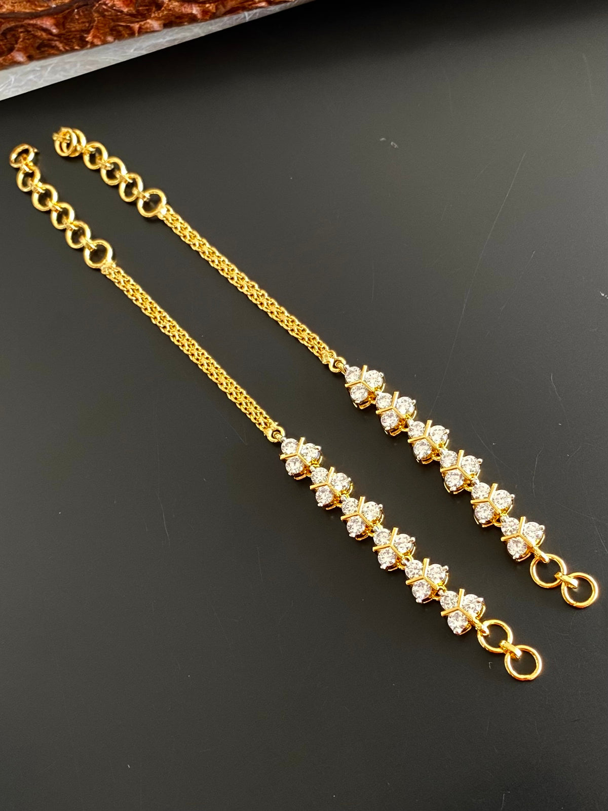 Gold tone white stone ear side chain dj-55888