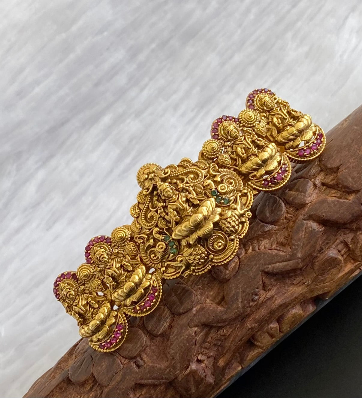 Antique gold tone kemp-green lakshmi  hair clip dj-53639