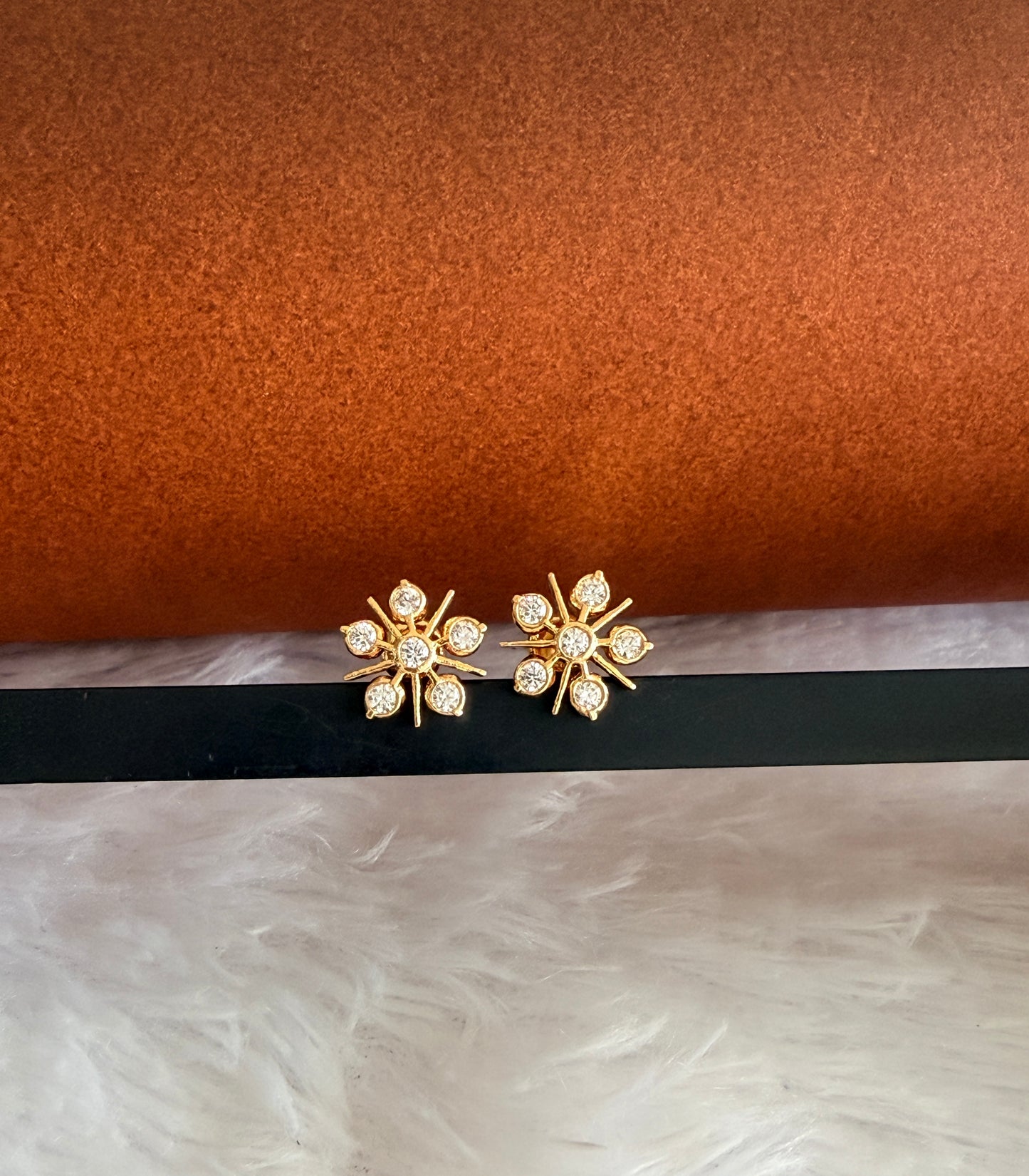 Gold tone AD white flower stud/earrings dj-53274