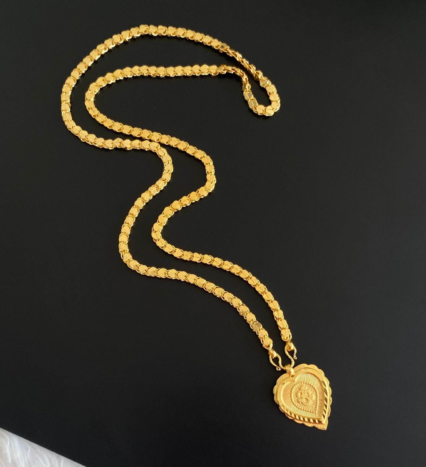 Gold tone 24 inches heart chain with om pendant dj-54385