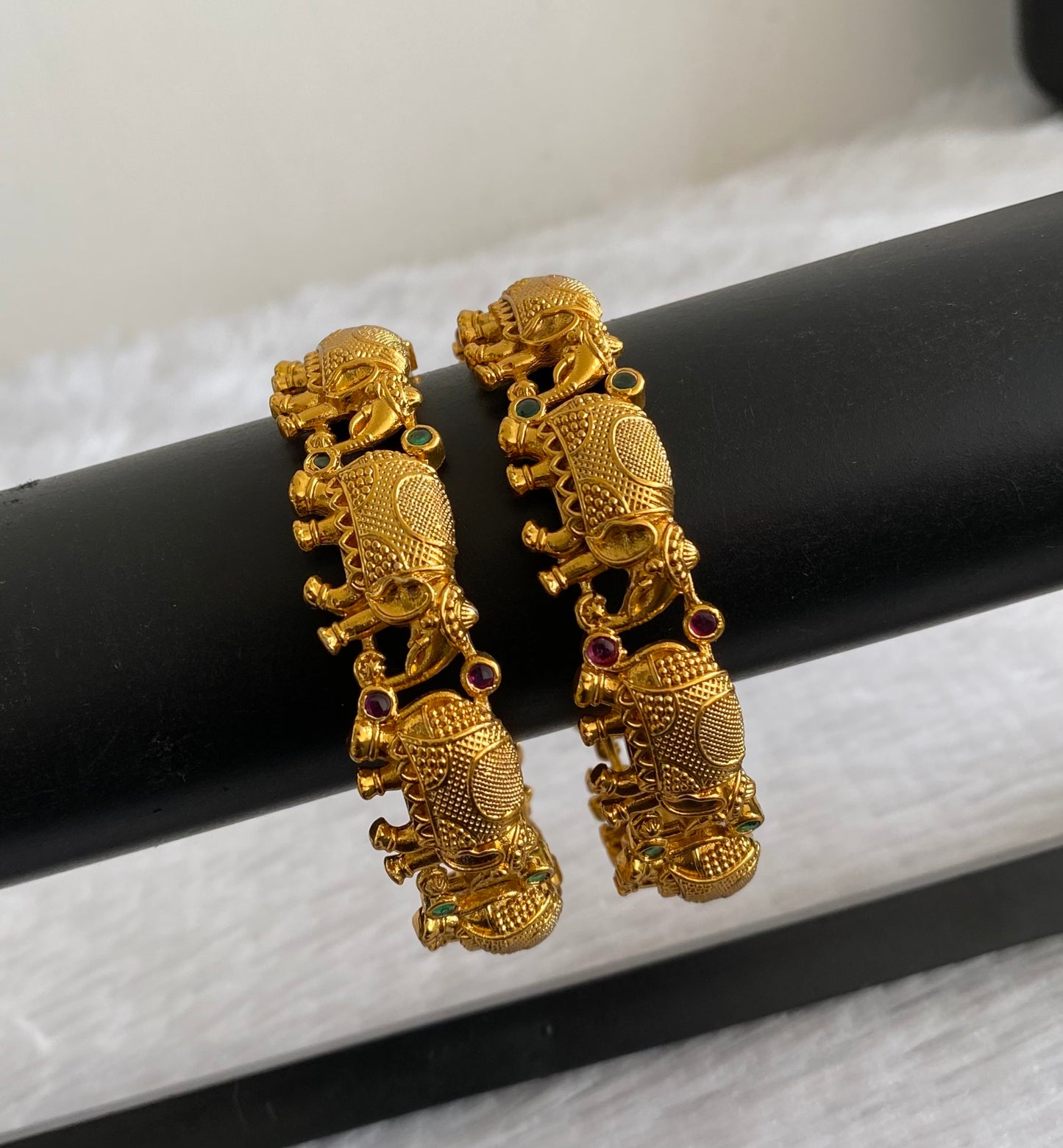 Antique gold tone pink green stone elephant bangles(2.6) dj-53404
