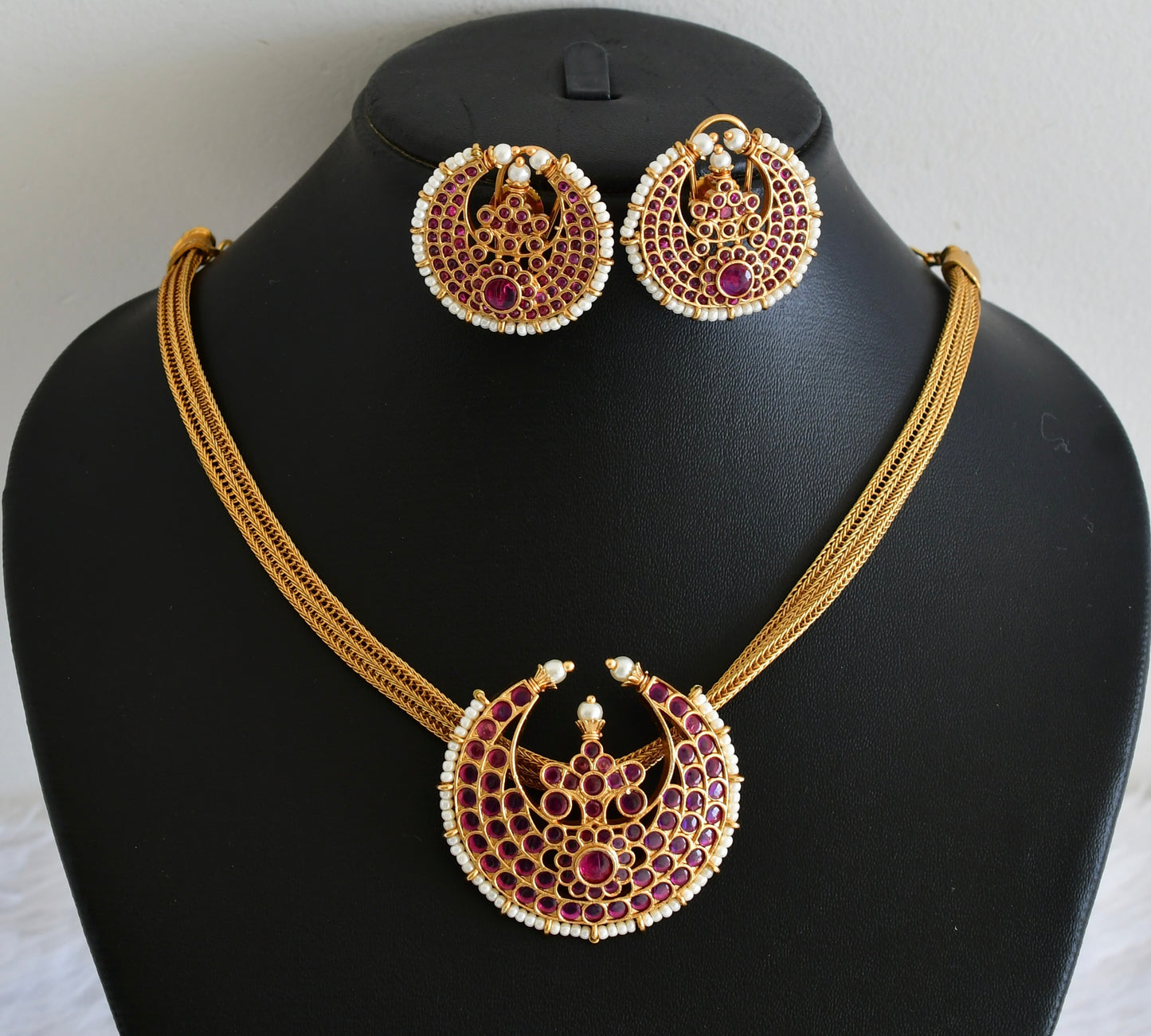 Matte finish kemp stone pearl moon choker/necklace set dj-54014